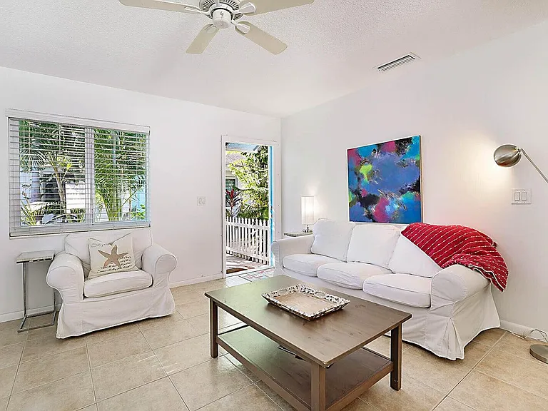 338 NE 7th Ave #A — Photo 3