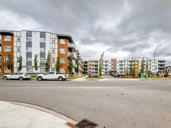 360 W Harvest Hills Way NE #325, Calgary, AB T3K 2S1