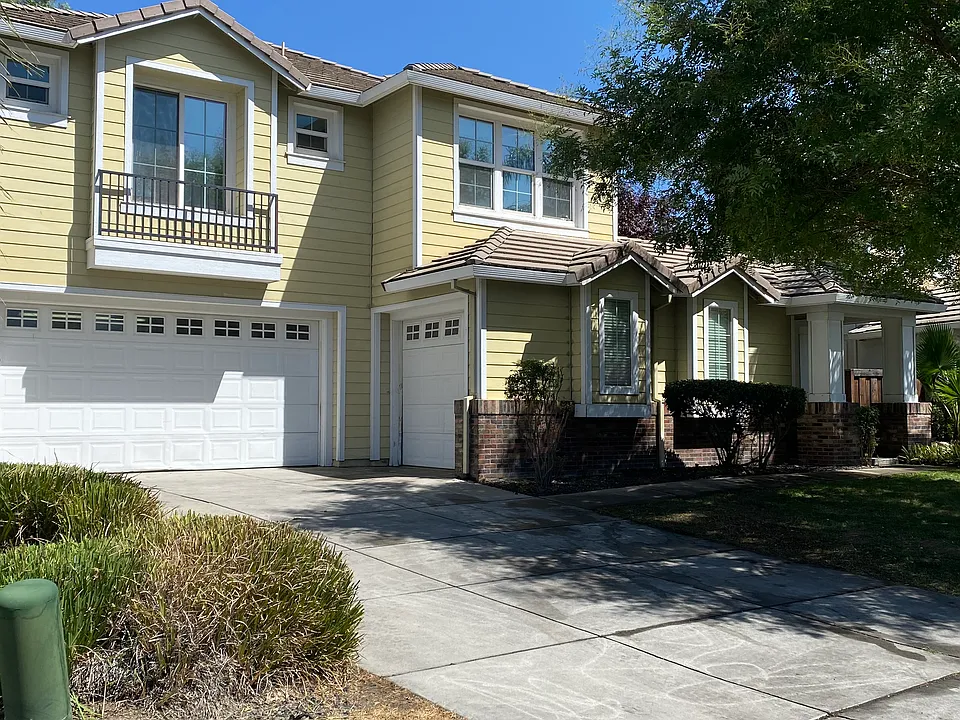 2386 Lighthouse Cir