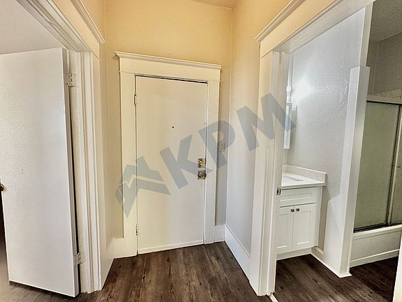 4th image of 121 E Lockeford St APT 3