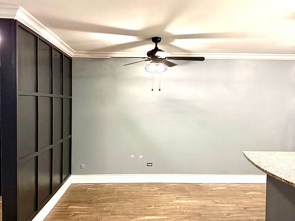 2nd image of 560 Mesa Dr