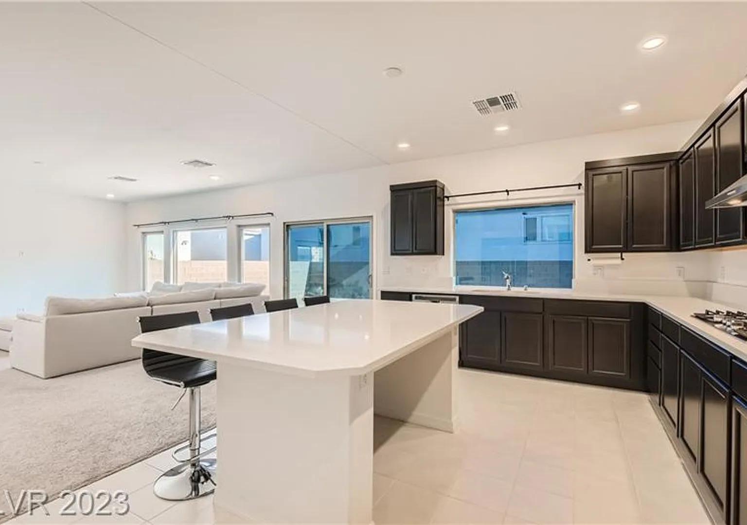 Prime Southwest Living | 4 Bed, 2.5 Bath — Photo 4