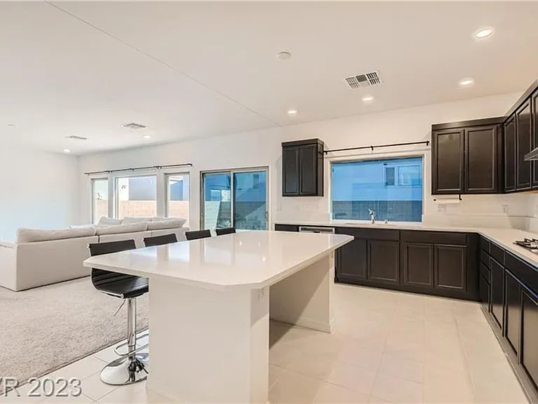7037 Sunland Ave — Photo 4