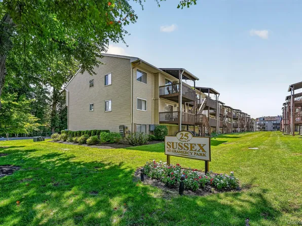 25 College Avenue #102, Nanuet, NY 10954