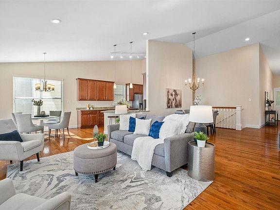 4th image of 1340 Greystone Estates Ln