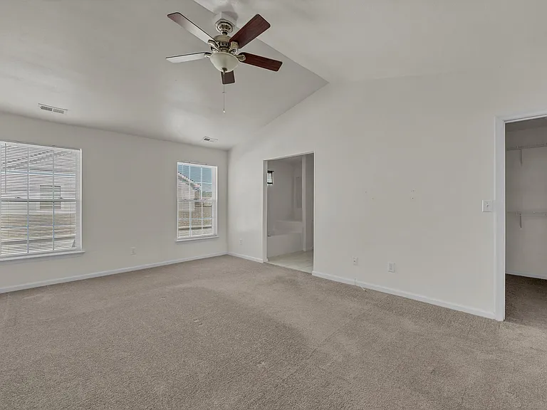 2322 Charing Cross Rd — Photo 27