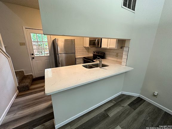 4th image of 12258 Apricot Dr