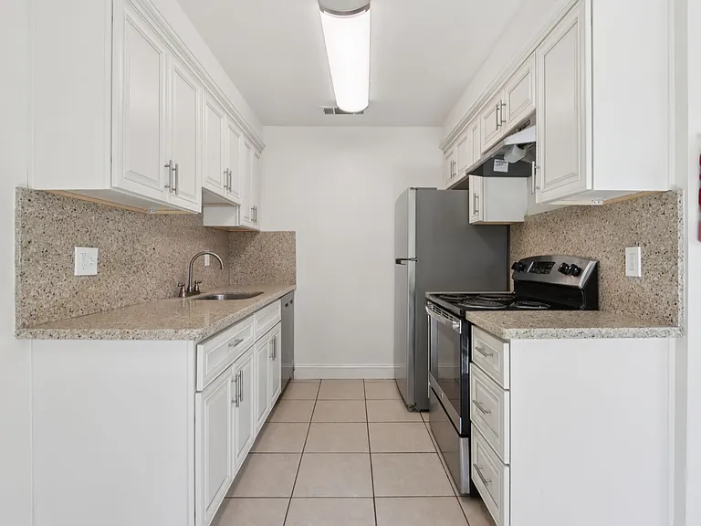 Orchard Crossing — Photo 12