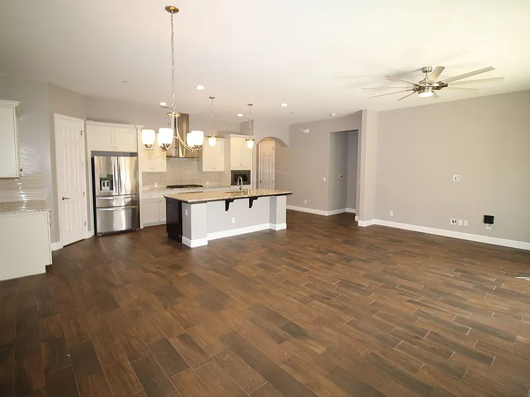 1829 E Bella Rosa Ave — Photo 11