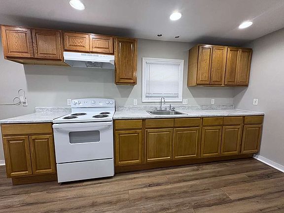 2nd image of 24 Edgar St #24