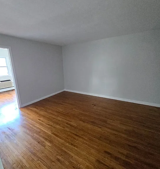 6 White Horse Ave — Photo 3