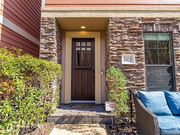 3rd image of 1042 W 23rd Street #H