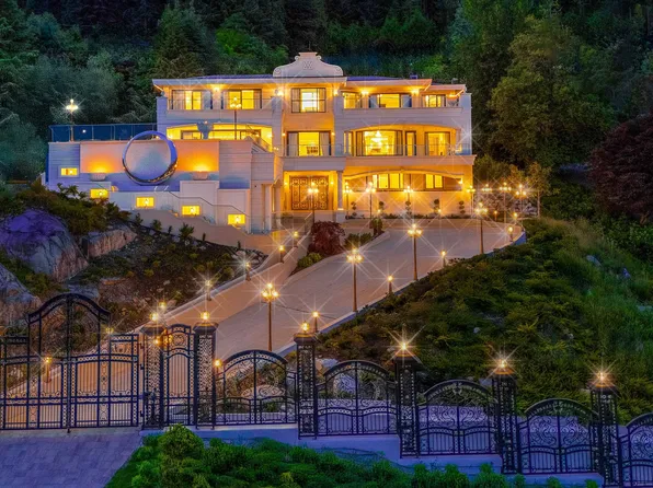 1121 Crestline Rd, West Vancouver, BC V7S 2E3