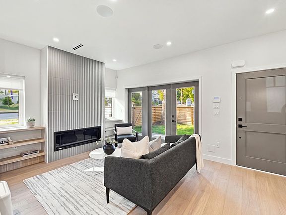 4th image of 3206 Georgia St E