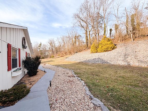 4th image of 306 Woodbrook Dr