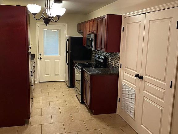 Kitchen/ Dining room