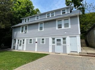 175 Main St APT G2, Northport, NY 11768