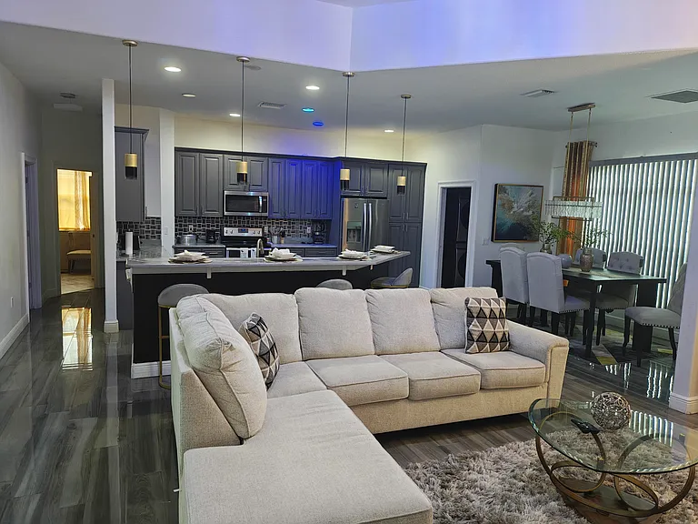 376 SW Tulip Blvd — Photo 25