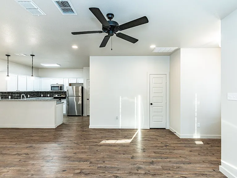 1008 N 7th St — Photo 11