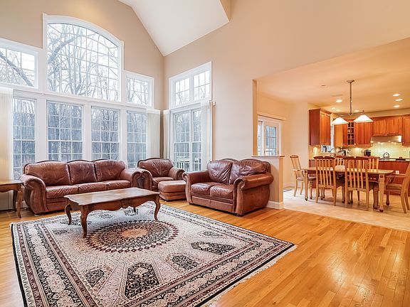 5th image of 36 Stonewall Cir