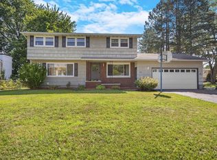 8132 Brookwood Dr, Cicero, NY 13039