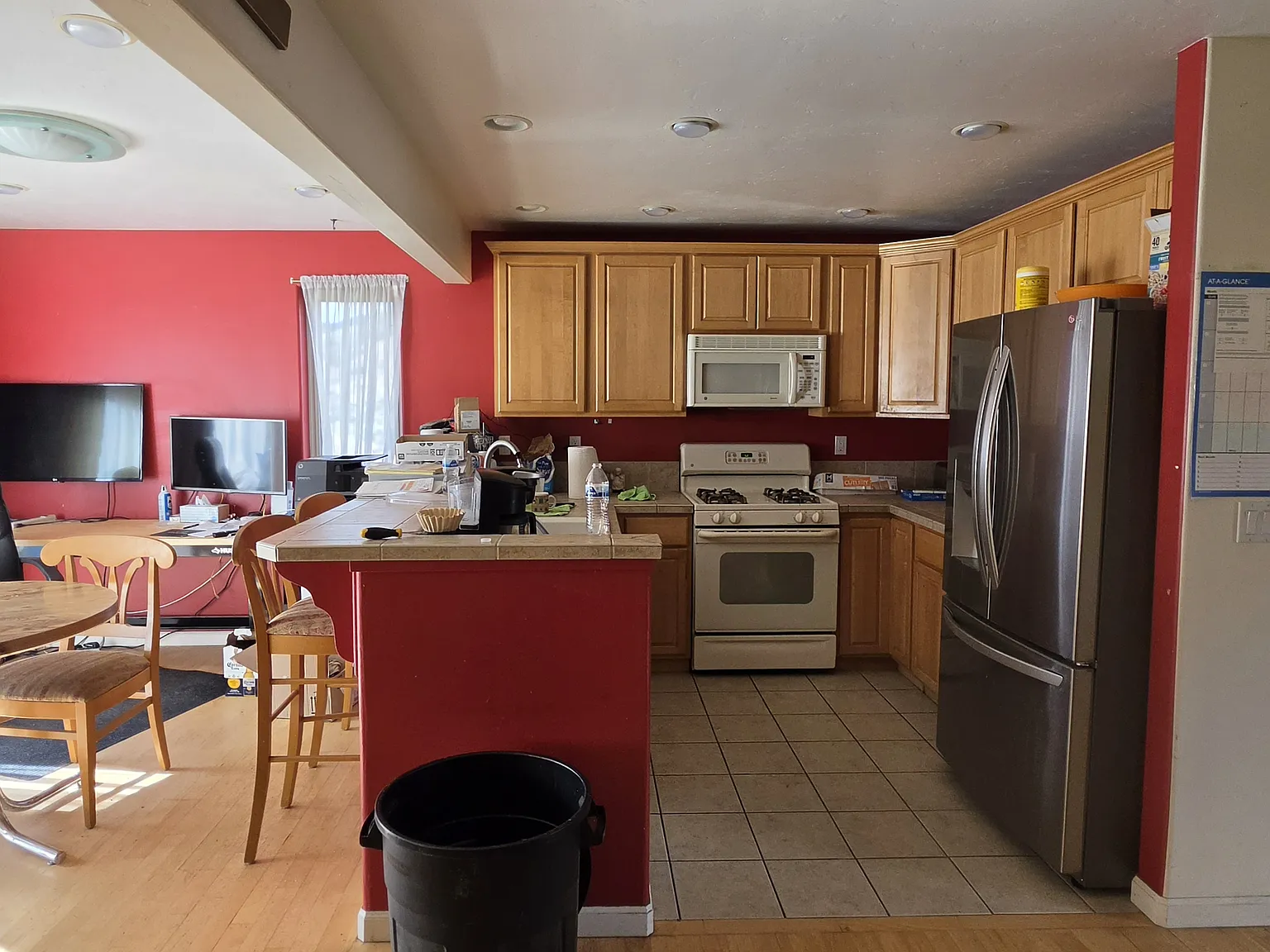 4 bed, 2.5 bath, 1717 sqft, $4,500 — Photo 2