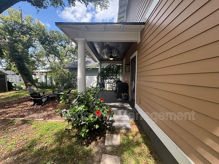 211 E Adalee St — Photo 22