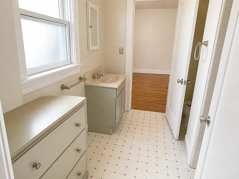 322 W 23rd St — Photo 5