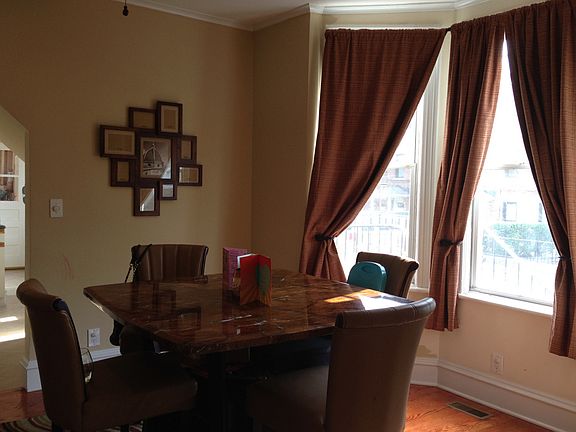 2nd image of 28 Dixon St