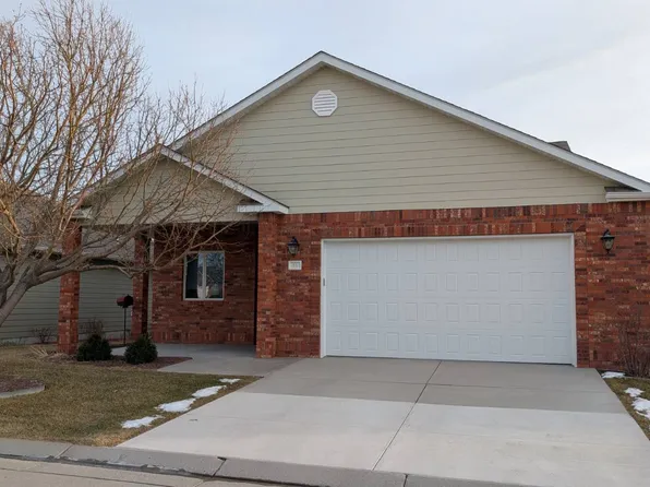 16 Bluestem Dr, Scottsbluff, NE 69361