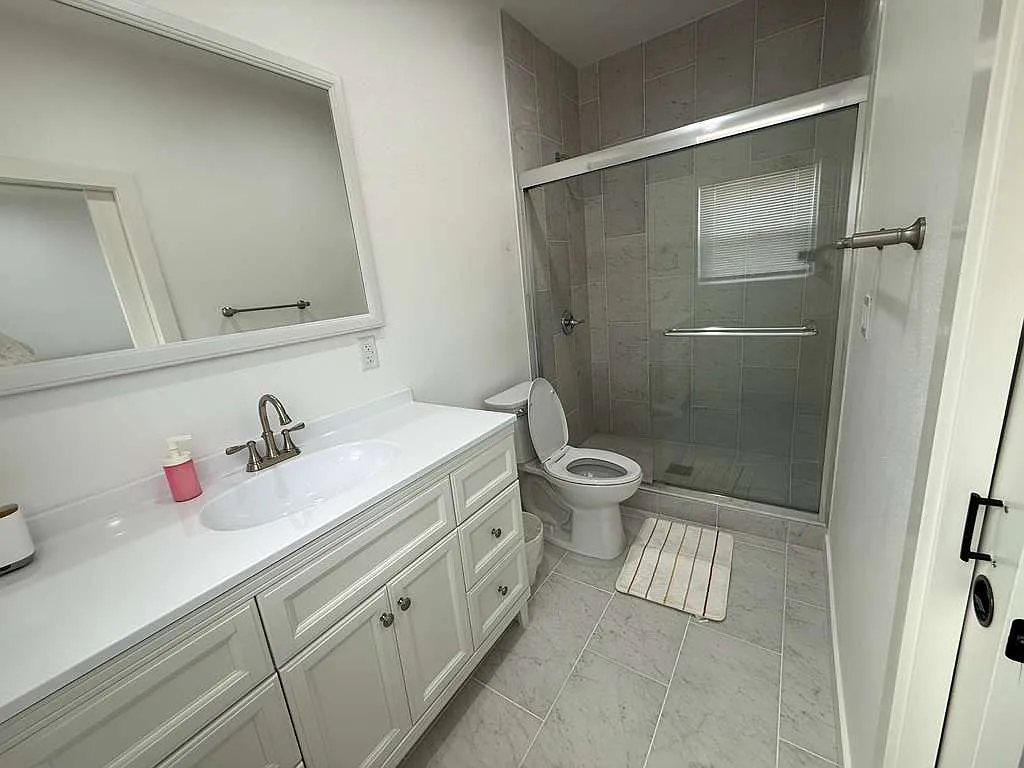 3 bed, 1000 sqft, $2,250 — Photo 3