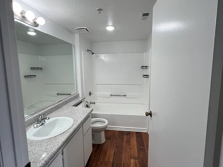 531 W Wilson St #C203 — Photo 9
