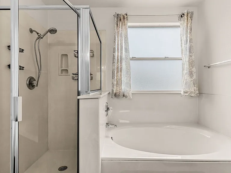 2500 Waterfall Dr — Photo 16