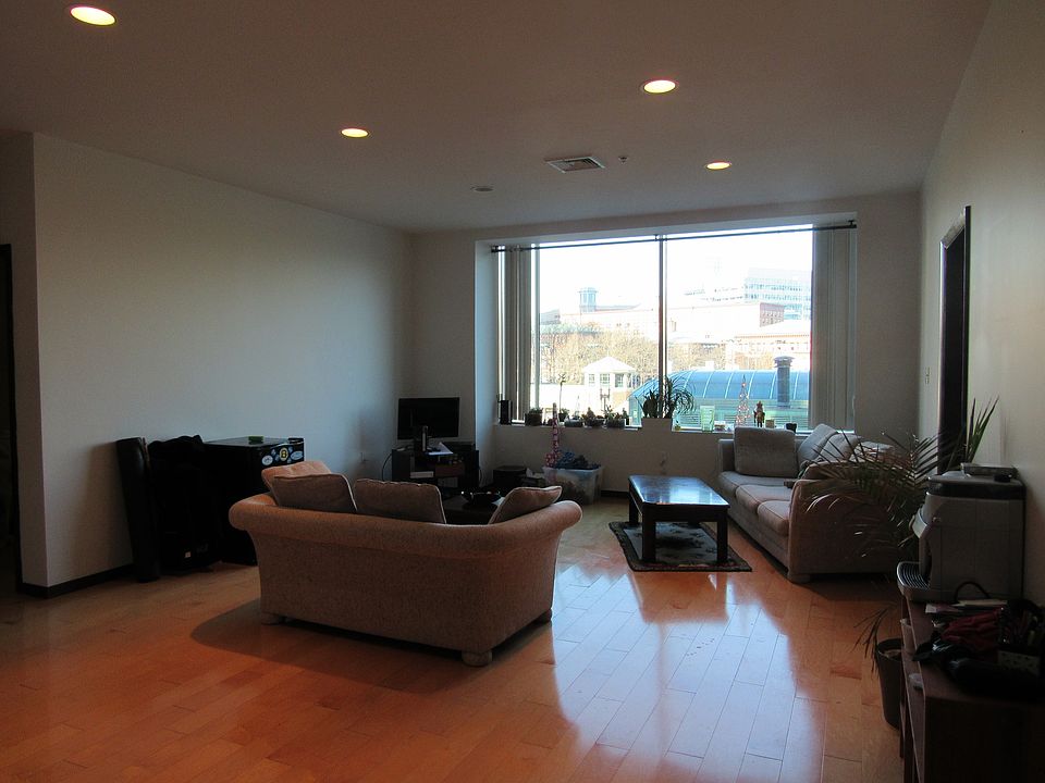 1st image of 70 Kennedy Plz Unit 3
