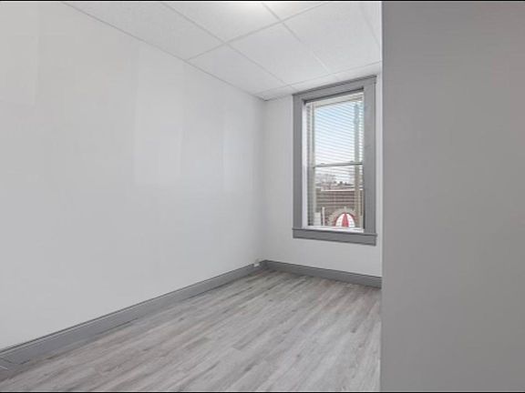 5th image of 2847 Chippewa St Floor 2