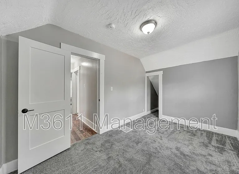 2503 S 8th St — Photo 13