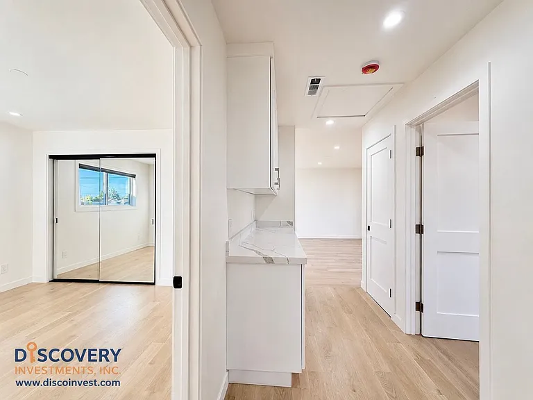 3939 Midvale Ave — Photo 16