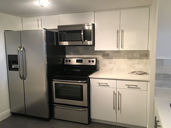 5th image of 555 NE 15th St APT 12B