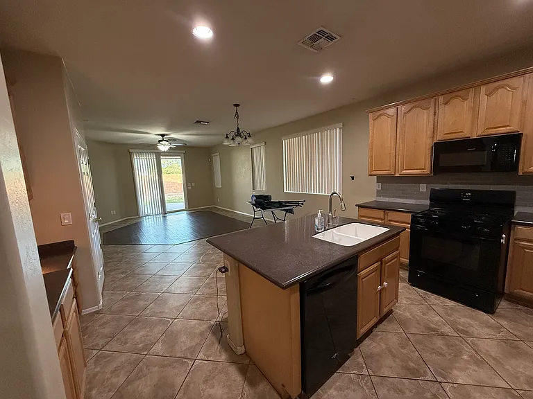 7711 S 68th Dr — Photo 17
