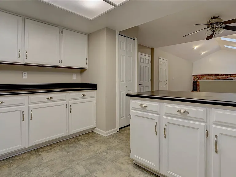 10701 Hobbit Ln — Photo 16