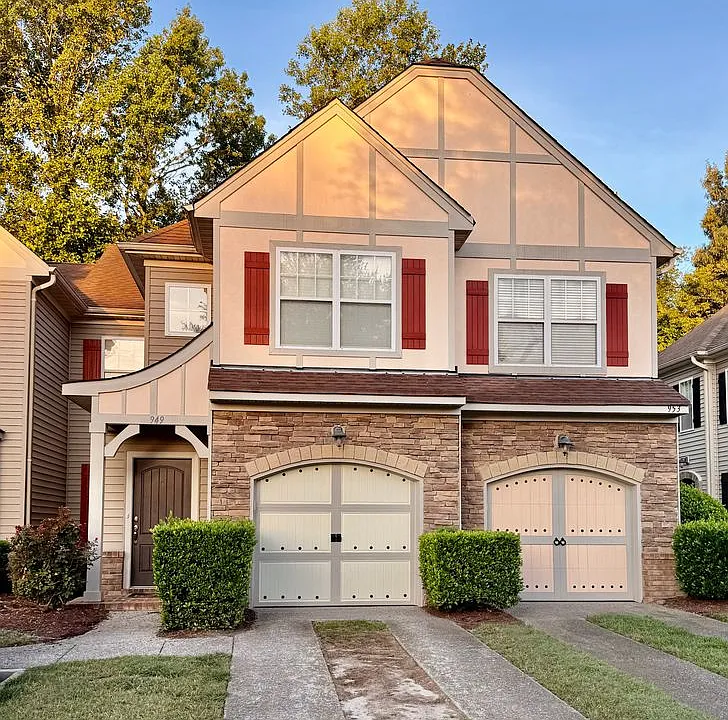 949 Turtle Pond Ln