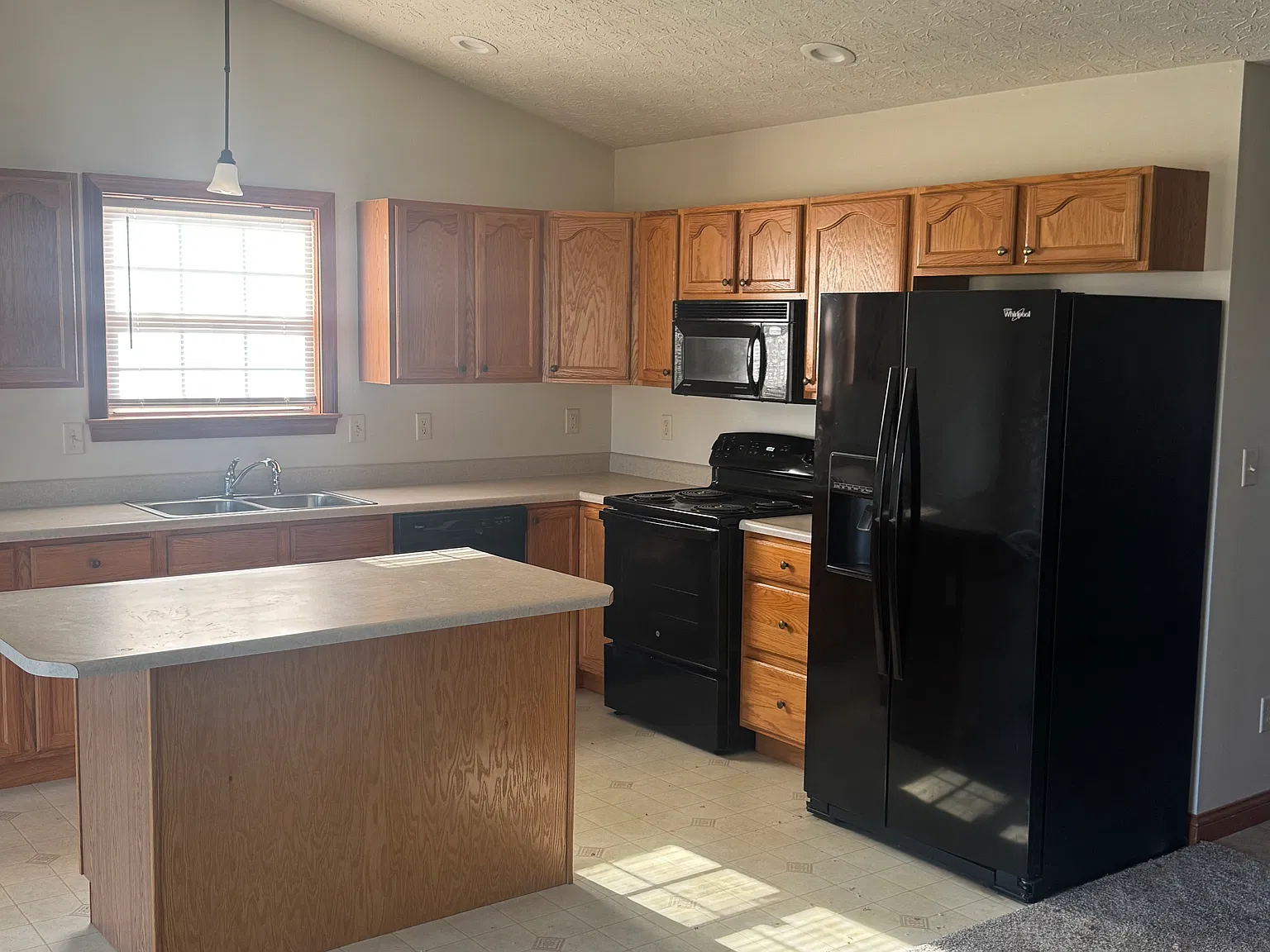 2 bed, $1,400 — Photo 1