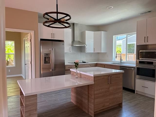 1st image of 28 Avenue