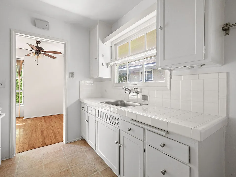 FVF Raymond Hill Road (#825)