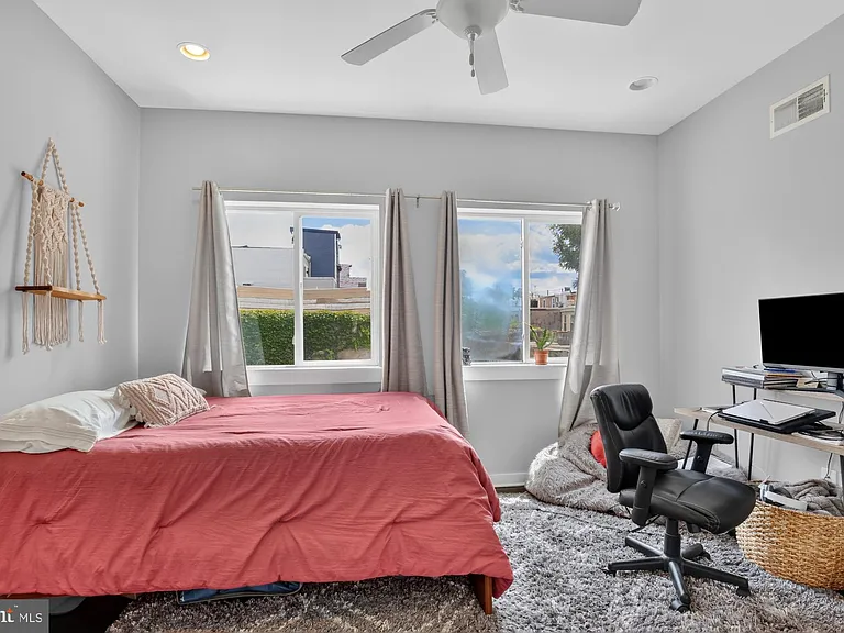 2441 Coral St — Photo 23