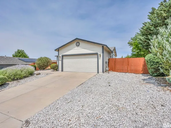 5743 Cinnamon Ct, Sun Valley, NV 89433