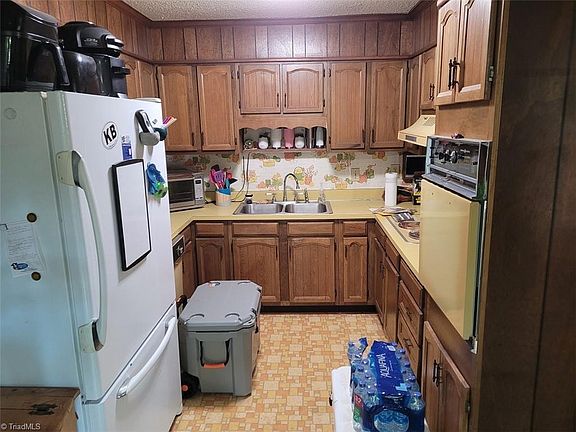 5th image of 3805 McCoy St
