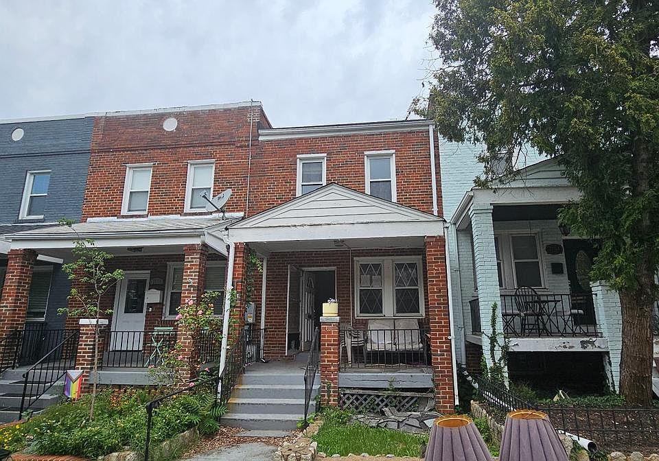 1st image of 1752 Lyman Pl NE