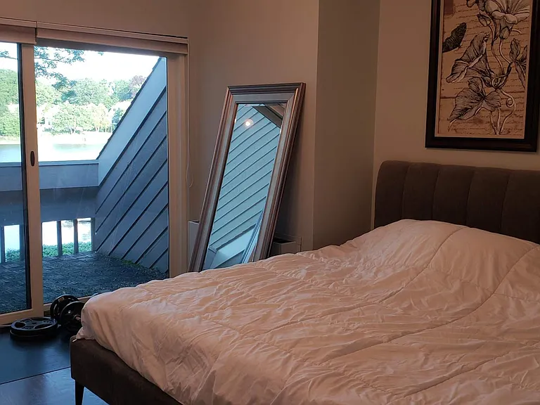 masterbedroom with balcony waterview