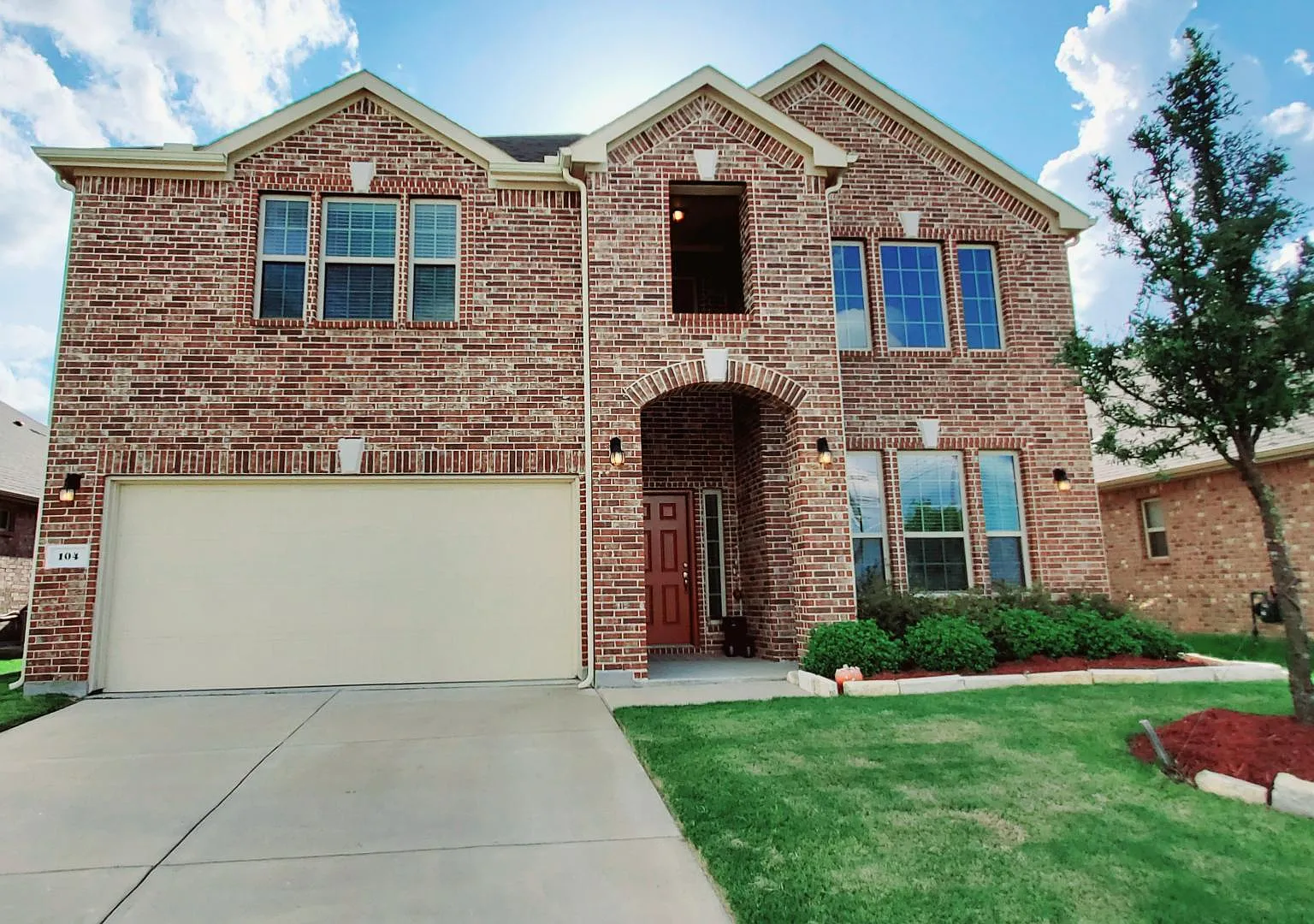 104 Rustic Oak Ln — Photo 1